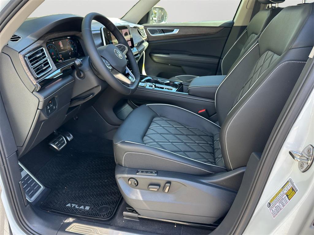 new 2025 Volkswagen Atlas car, priced at $48,619