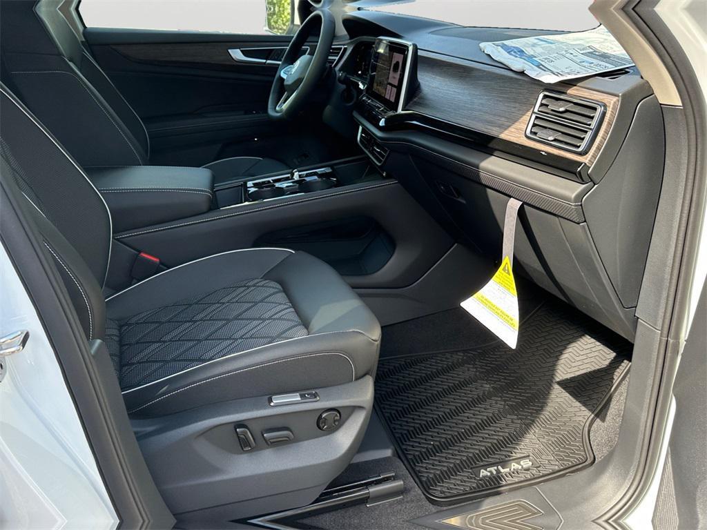 new 2025 Volkswagen Atlas car, priced at $48,619