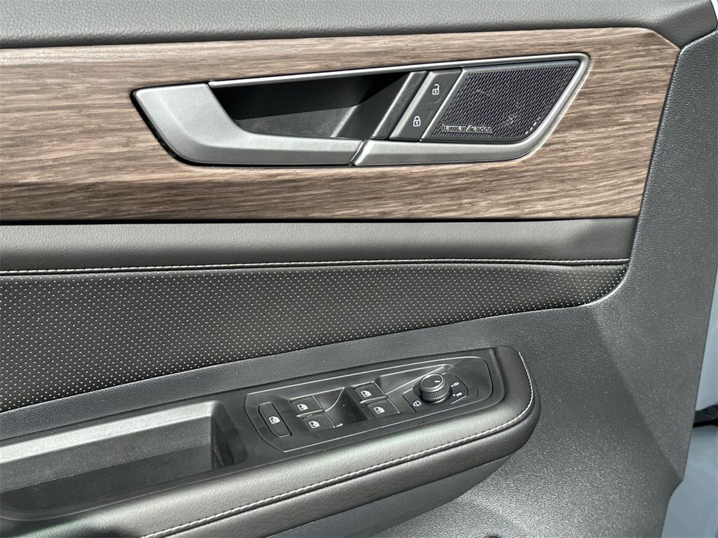 new 2025 Volkswagen Atlas car, priced at $48,619