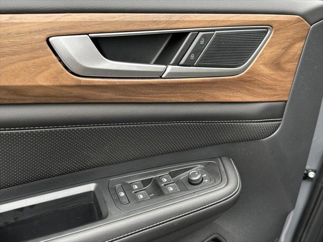 new 2025 Volkswagen Atlas car, priced at $43,170