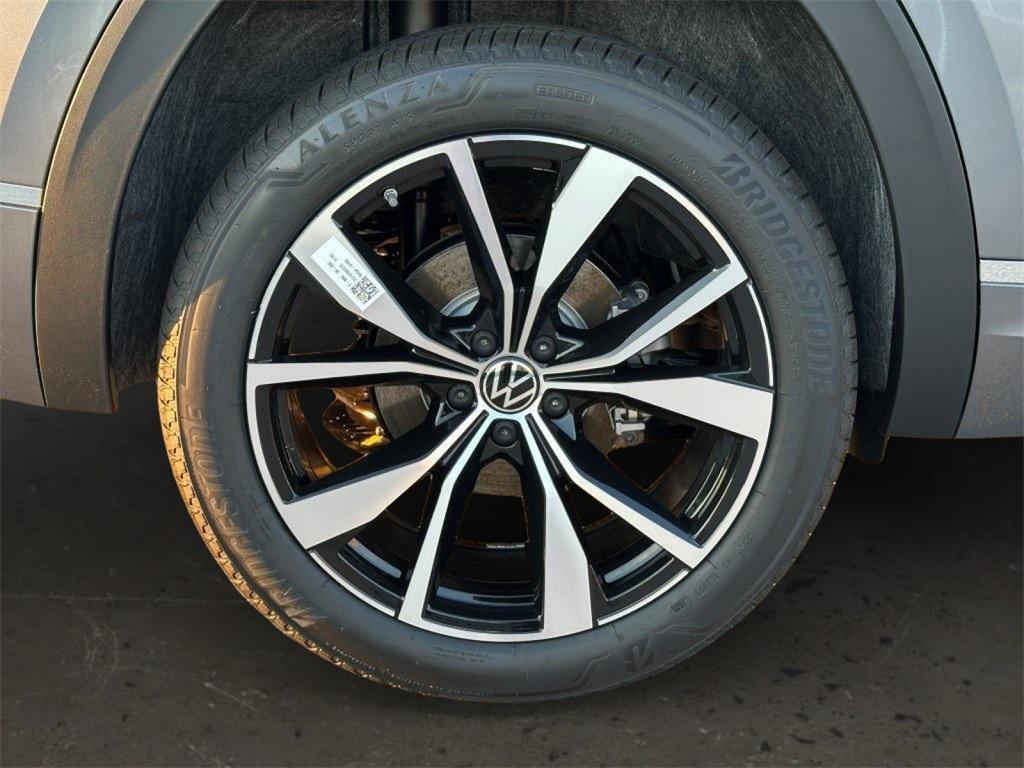 new 2025 Volkswagen Atlas car, priced at $51,905
