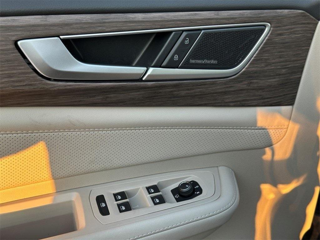 new 2025 Volkswagen Atlas car, priced at $51,905