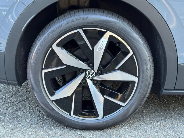 new 2025 Volkswagen ID.4 car, priced at $45,656
