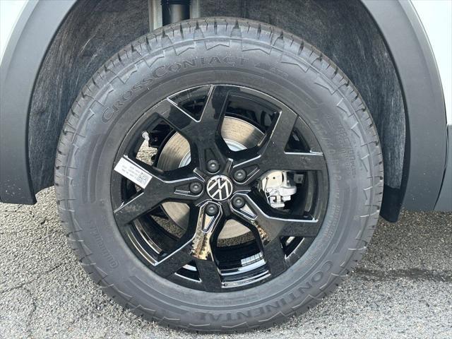 new 2025 Volkswagen Atlas car, priced at $45,731