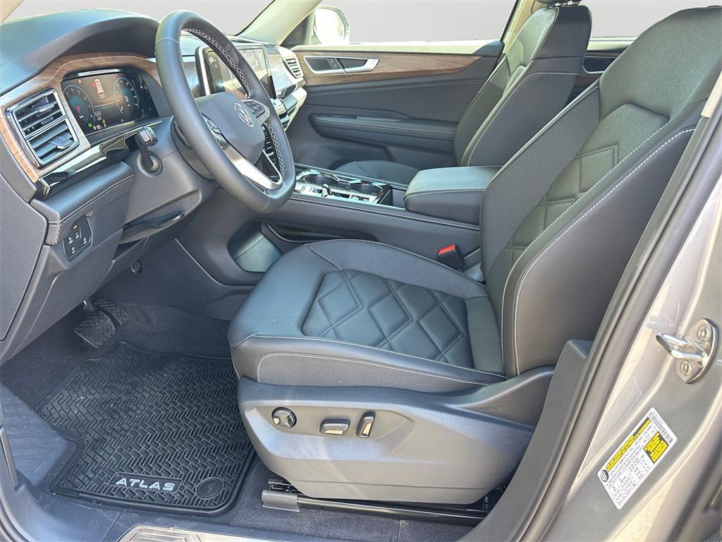 new 2026 Volkswagen Atlas car, priced at $45,743