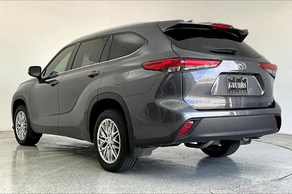 used 2022 Toyota Highlander car, priced at $33,500