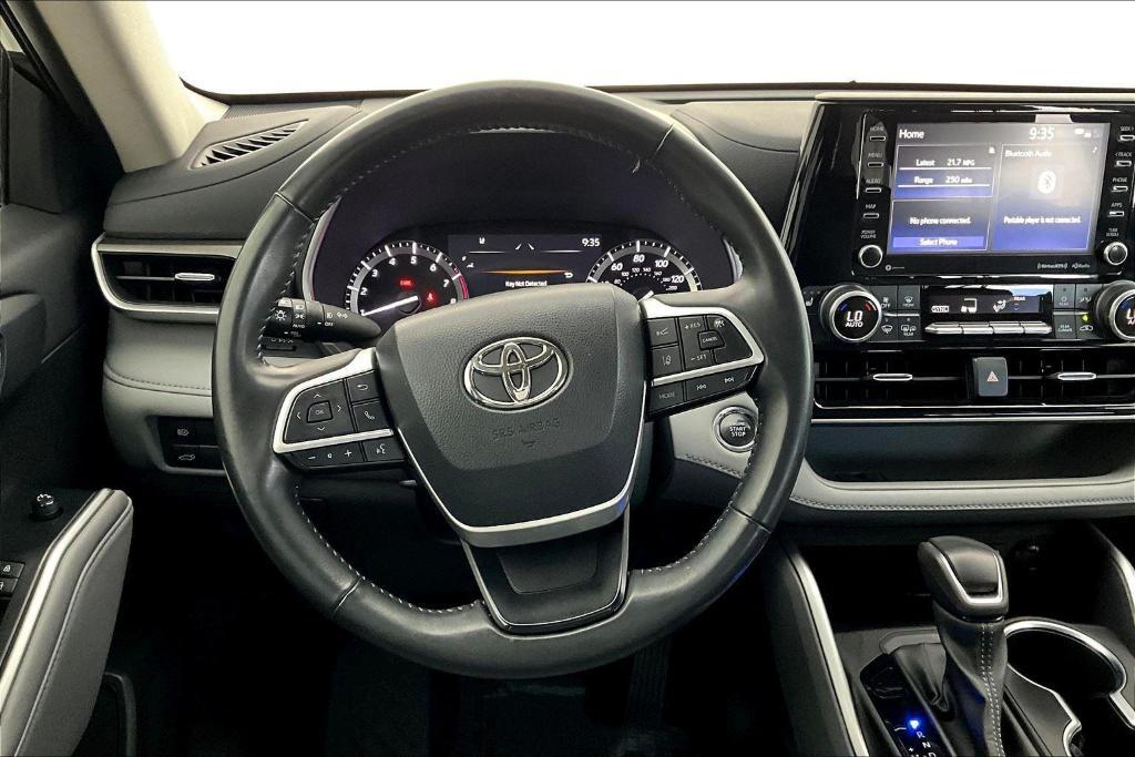 used 2022 Toyota Highlander car, priced at $33,500