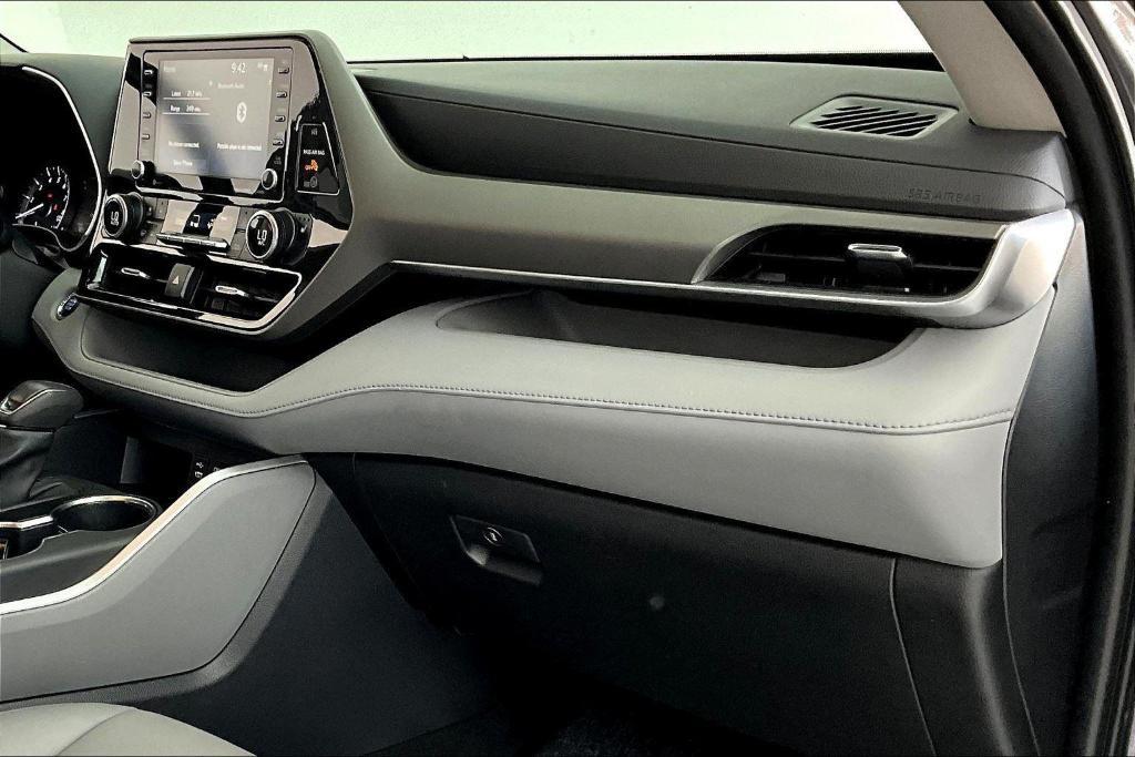 used 2022 Toyota Highlander car, priced at $33,500