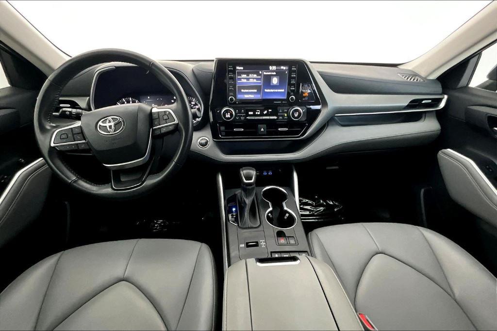 used 2022 Toyota Highlander car, priced at $33,500