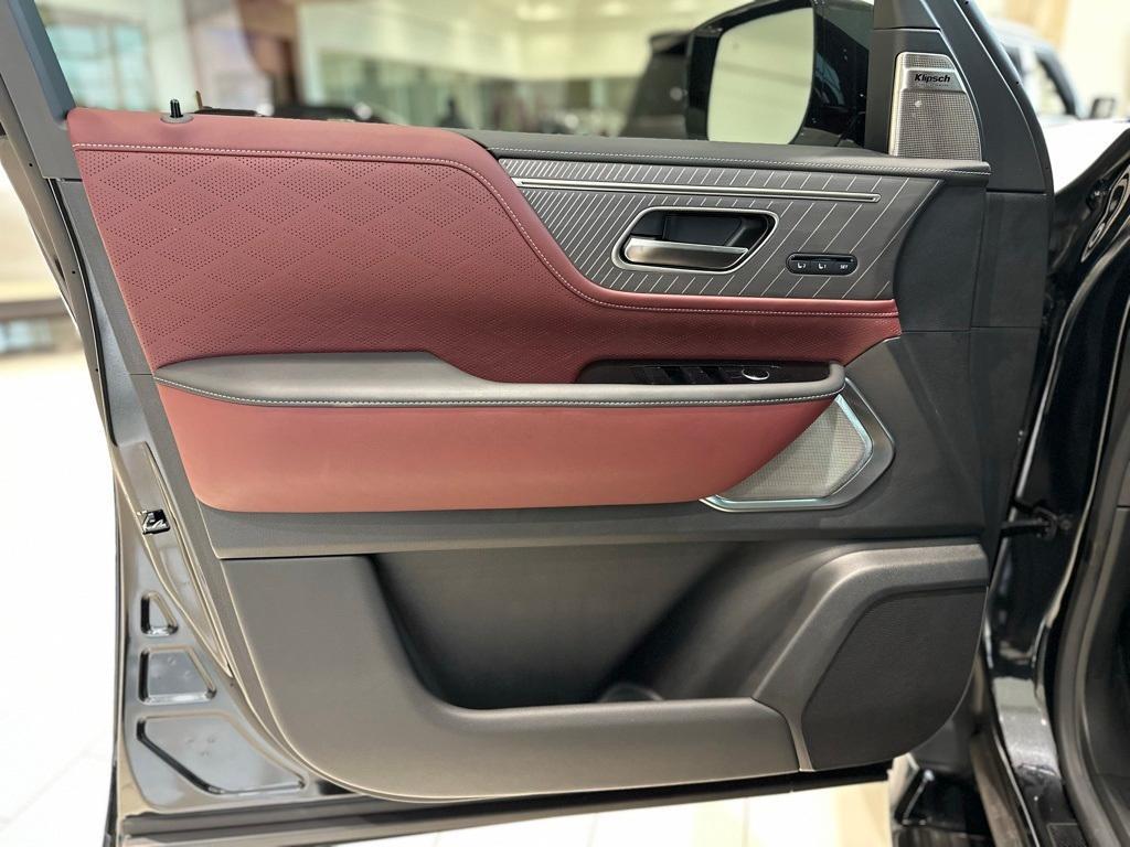new 2025 INFINITI QX80 car, priced at $111,235