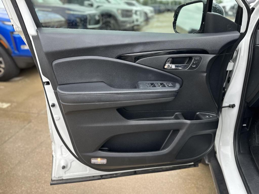 used 2022 Honda Pilot car, priced at $29,000