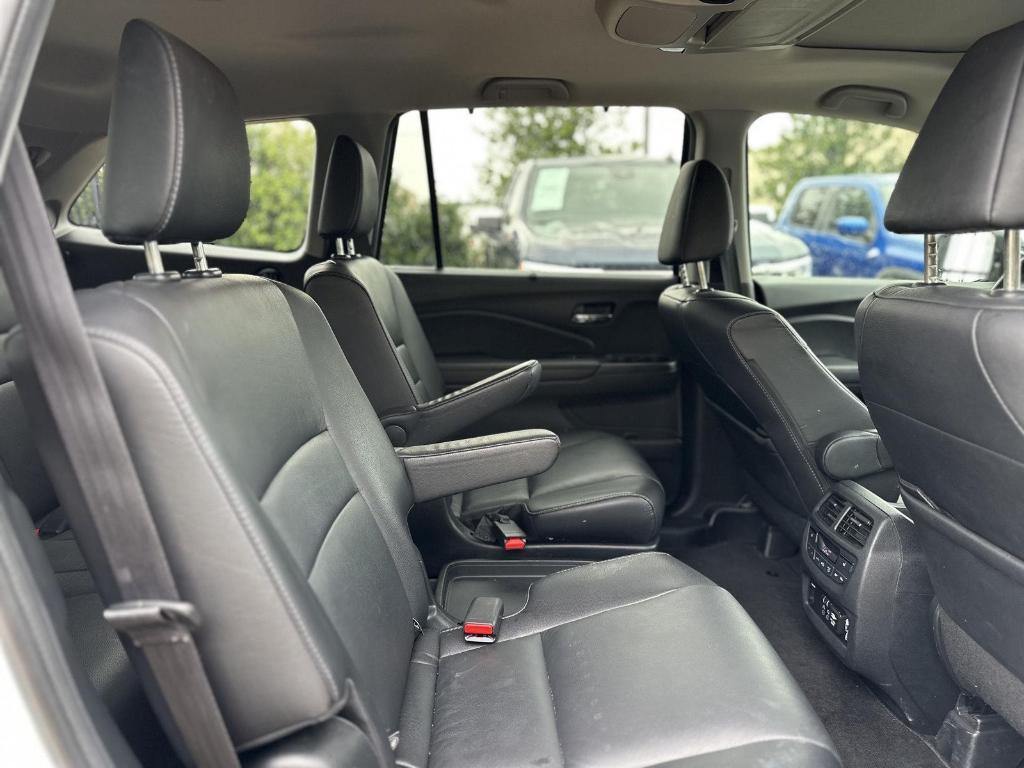 used 2022 Honda Pilot car, priced at $29,000