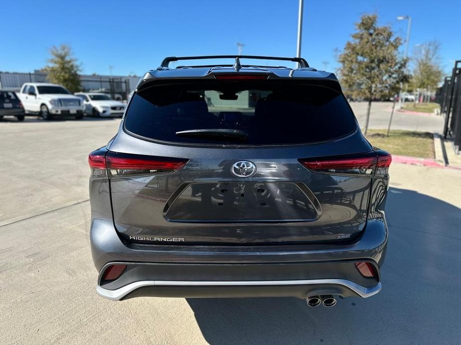 used 2023 Toyota Highlander car, priced at $40,500