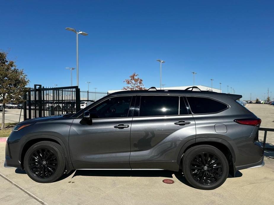 used 2023 Toyota Highlander car, priced at $40,500