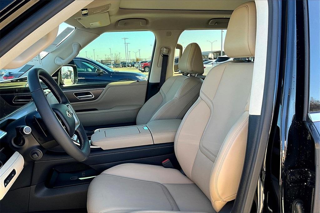 new 2025 INFINITI QX80 car, priced at $87,545