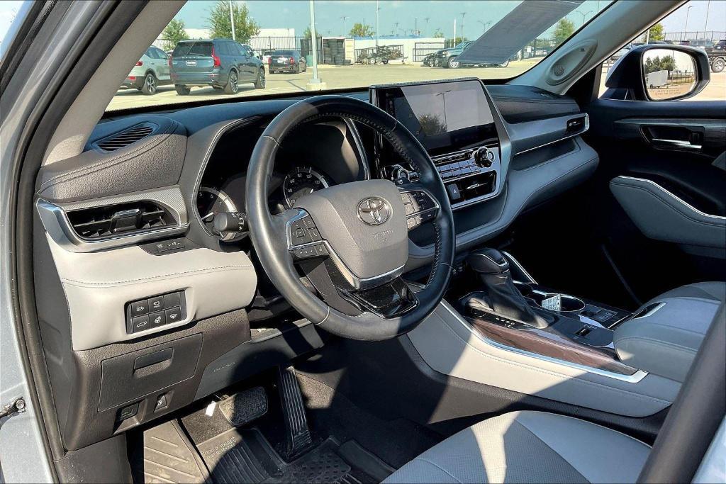 used 2021 Toyota Highlander car, priced at $37,000