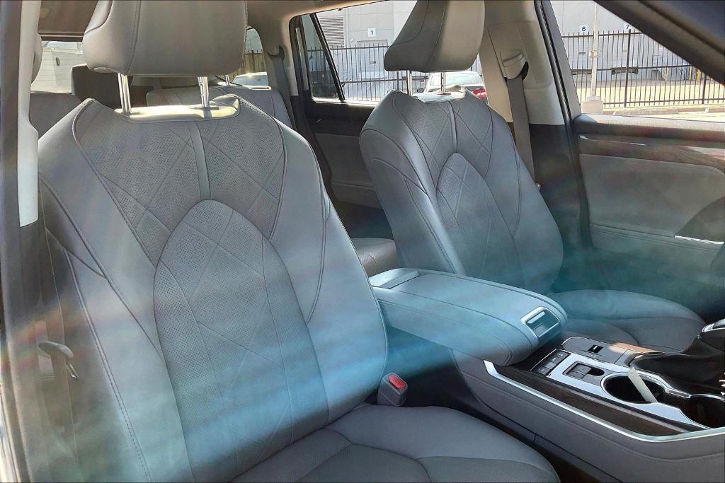 used 2021 Toyota Highlander car, priced at $37,000
