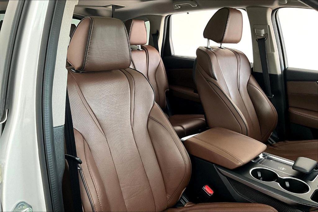 used 2022 Acura MDX car, priced at $31,000