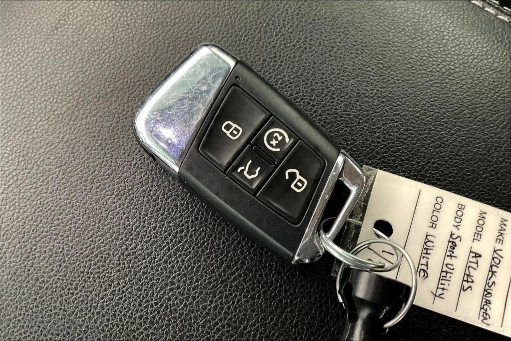 used 2021 Volkswagen Atlas car, priced at $17,000