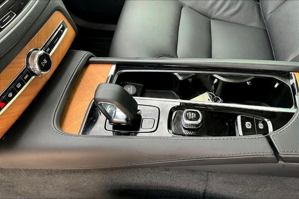 used 2024 Volvo XC90 Recharge Plug-In Hybrid car, priced at $62,000