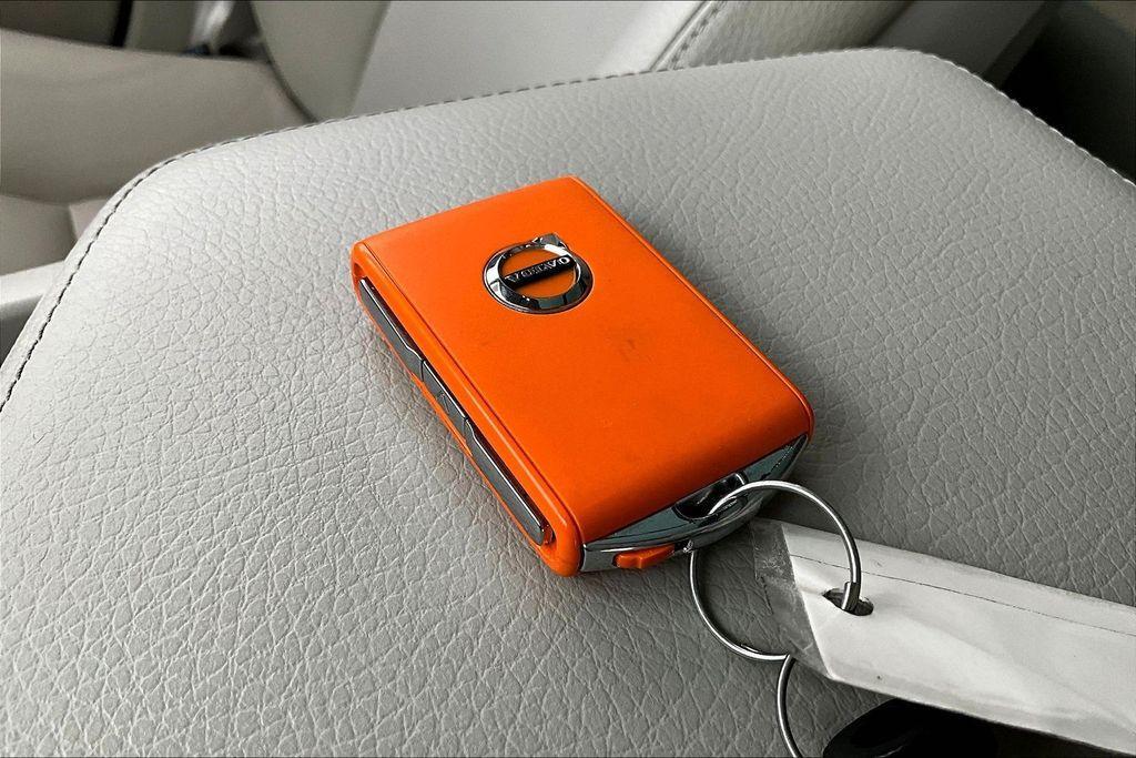 used 2021 Volvo XC60 car, priced at $19,999