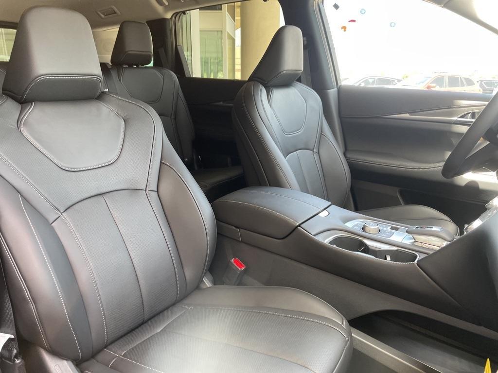 used 2025 INFINITI QX60 car, priced at $55,000