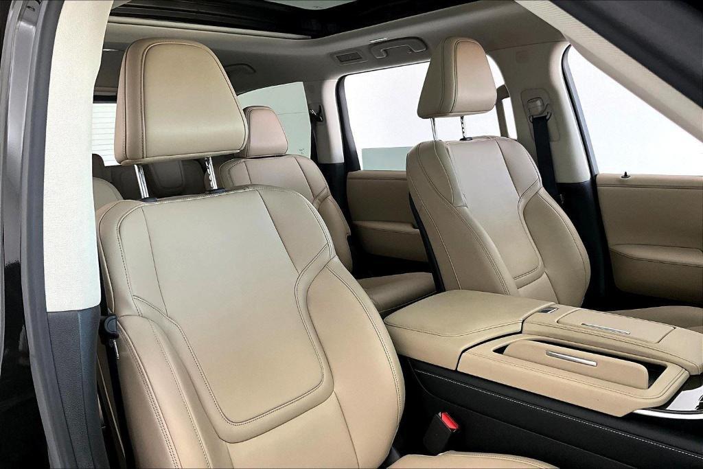 used 2025 INFINITI QX80 car, priced at $69,000