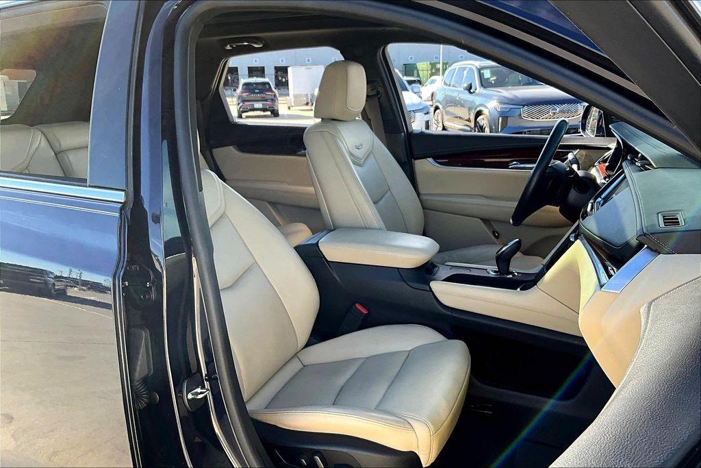 used 2017 Cadillac XT5 car, priced at $16,999