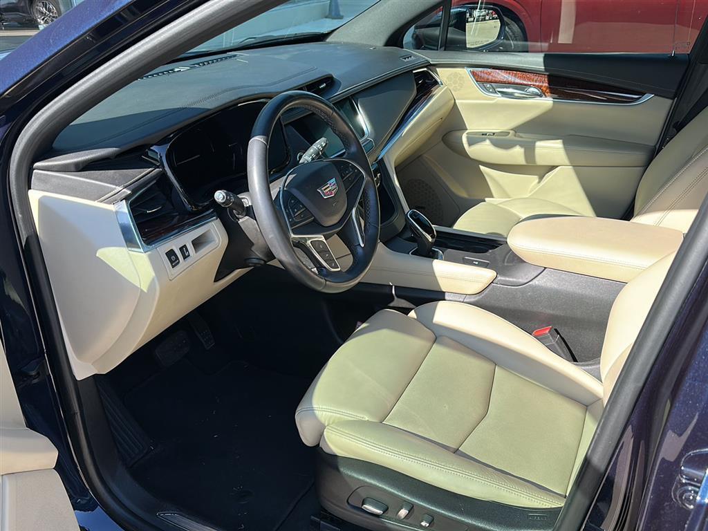 used 2017 Cadillac XT5 car, priced at $17,000