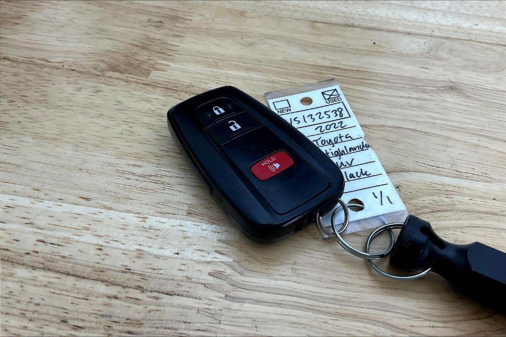 used 2022 Toyota Highlander car, priced at $33,056