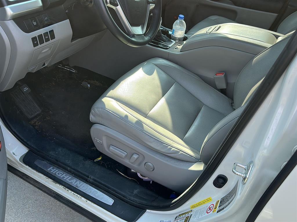 used 2016 Toyota Highlander car, priced at $15,500