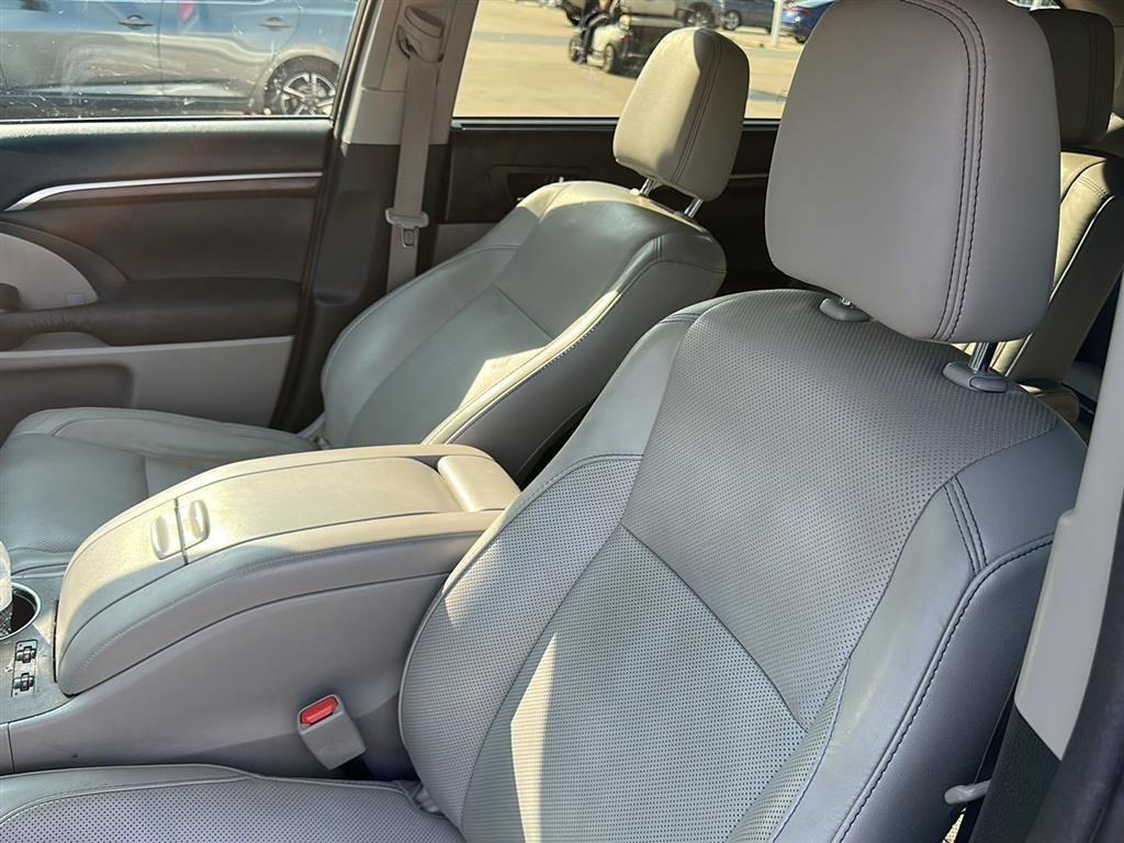 used 2016 Toyota Highlander car, priced at $16,989