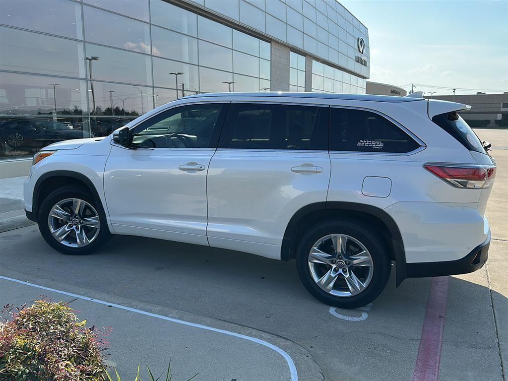 used 2016 Toyota Highlander car, priced at $16,989