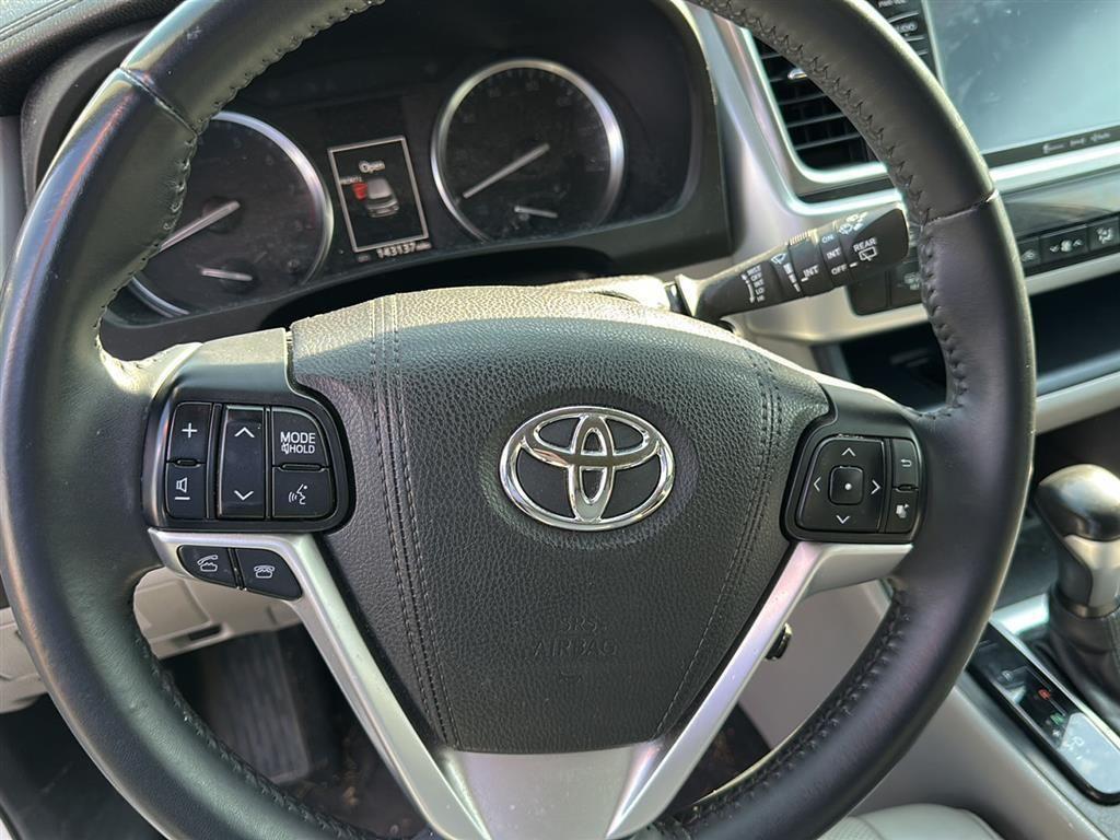 used 2016 Toyota Highlander car, priced at $16,989