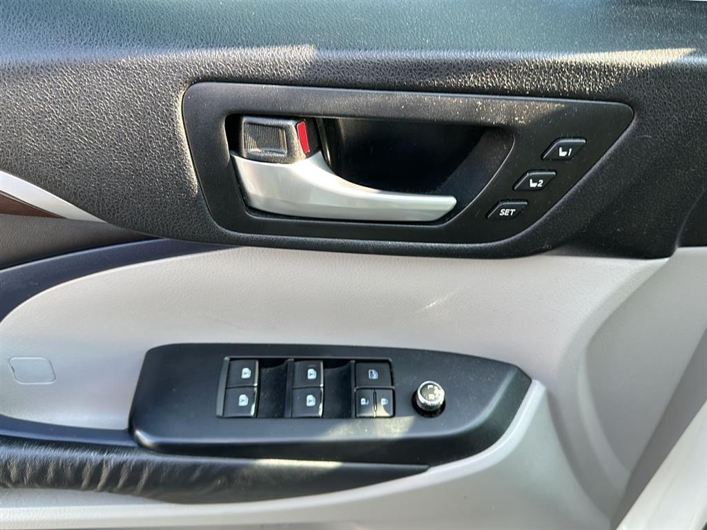 used 2016 Toyota Highlander car, priced at $16,989