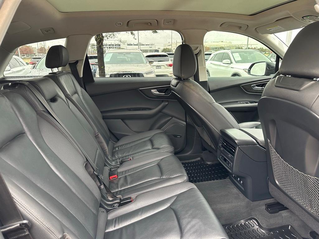 used 2020 Audi Q7 car, priced at $30,500