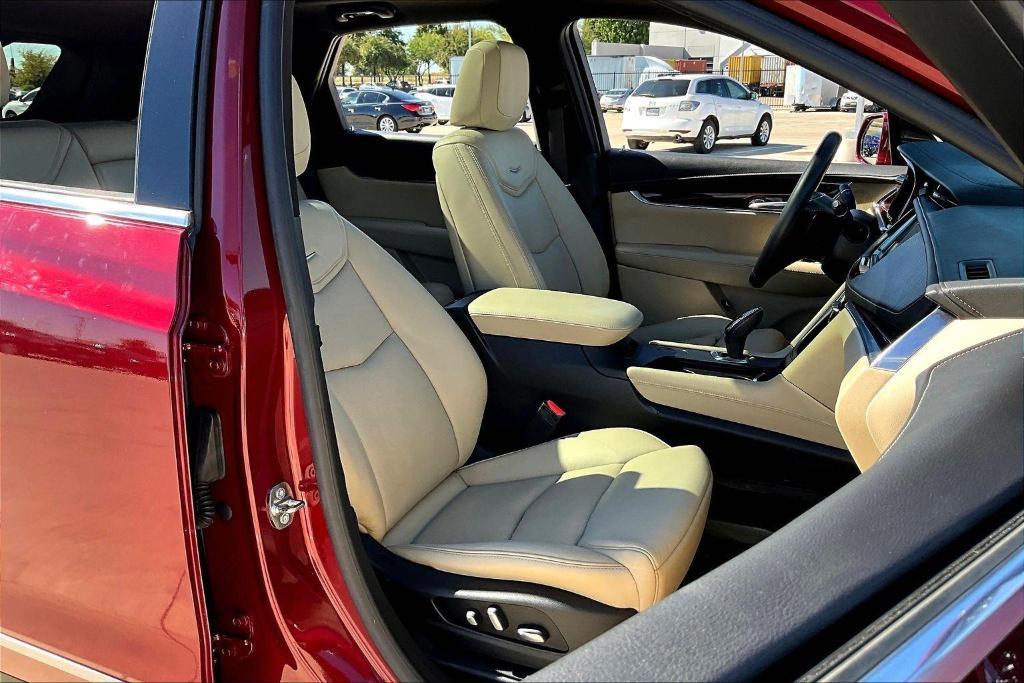 used 2017 Cadillac XT5 car, priced at $18,000