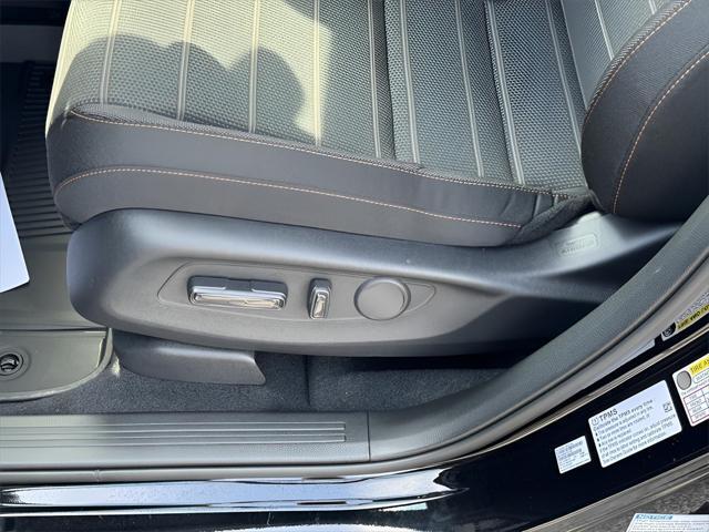 new 2026 Honda CR-V Hybrid car, priced at $40,195