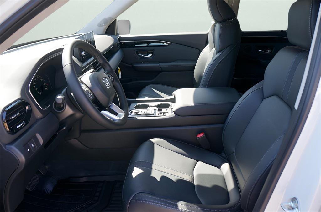 new 2025 Honda Pilot car, priced at $51,550