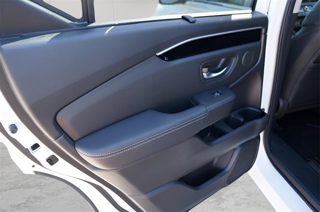 new 2025 Honda Pilot car, priced at $51,550