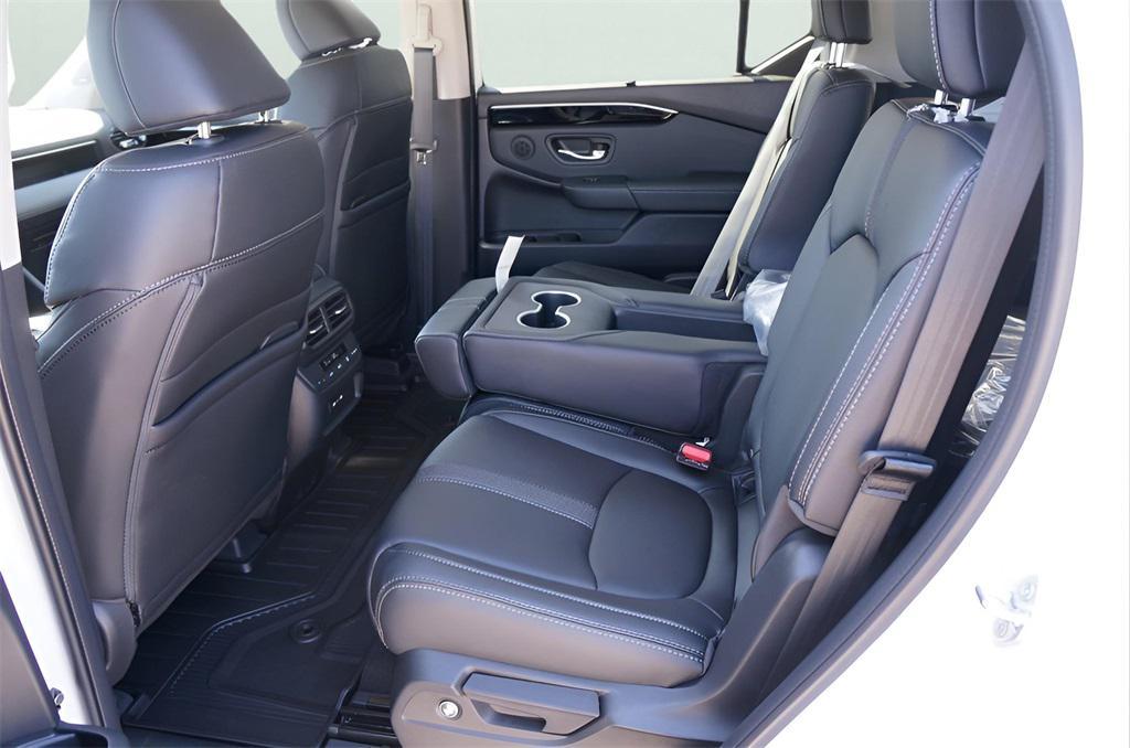 new 2025 Honda Pilot car, priced at $51,550