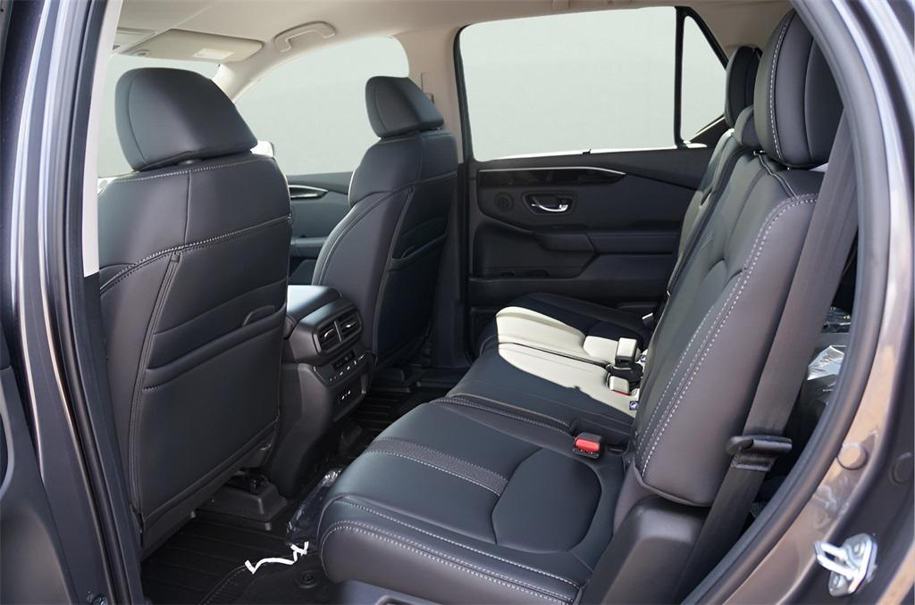 new 2025 Honda Pilot car, priced at $47,095