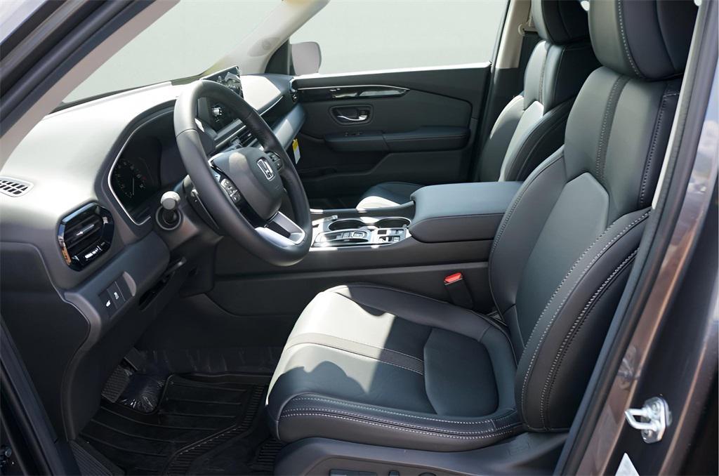 new 2025 Honda Pilot car, priced at $47,095