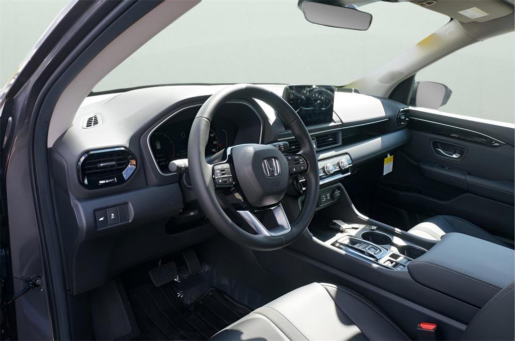 new 2025 Honda Pilot car, priced at $47,095