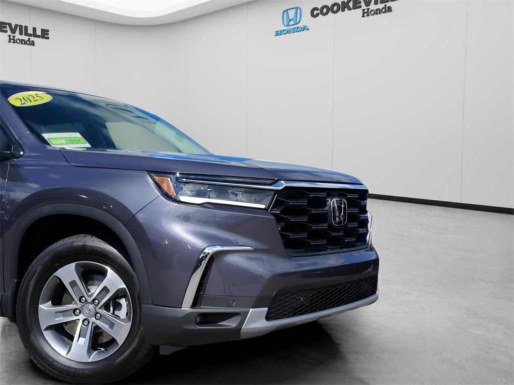 new 2025 Honda Pilot car, priced at $47,095