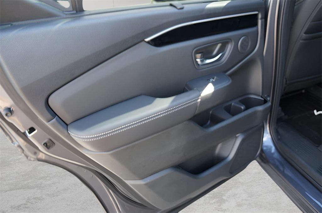 new 2025 Honda Pilot car, priced at $47,095