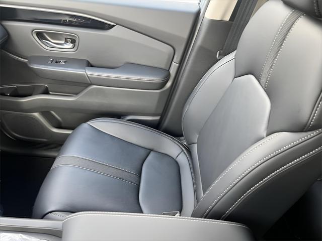 new 2025 Honda Pilot car, priced at $53,405
