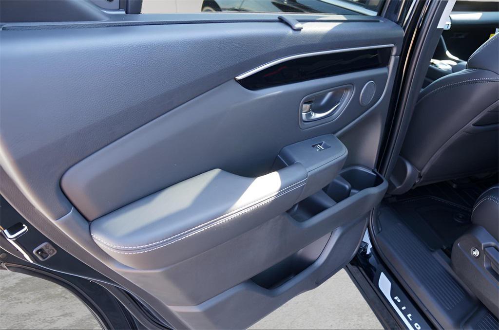 new 2025 Honda Pilot car, priced at $47,825