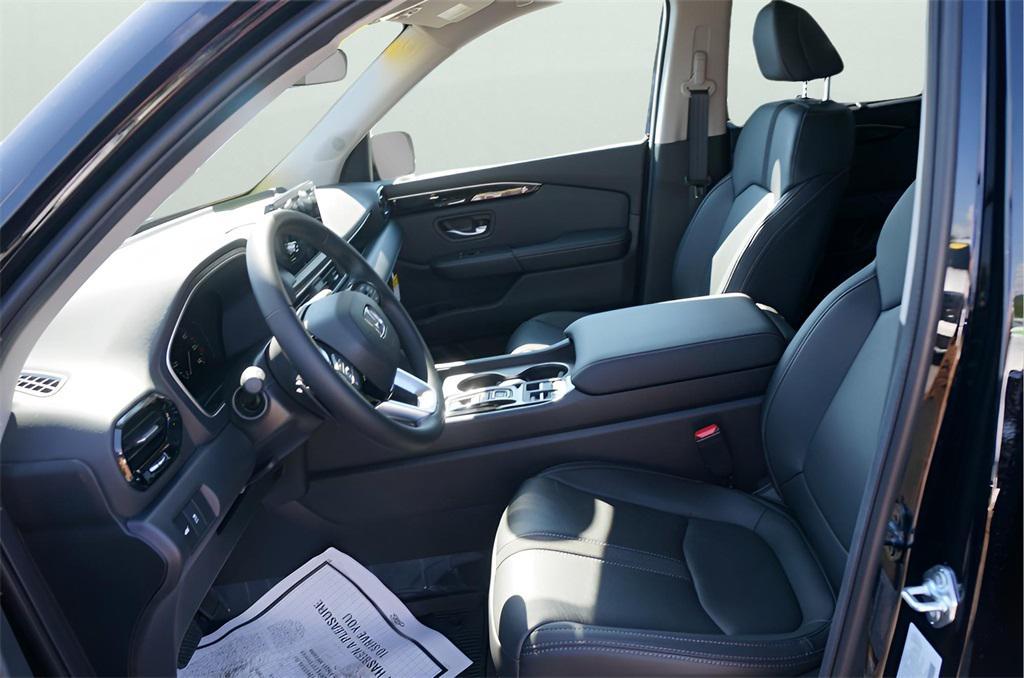 new 2025 Honda Pilot car, priced at $47,825