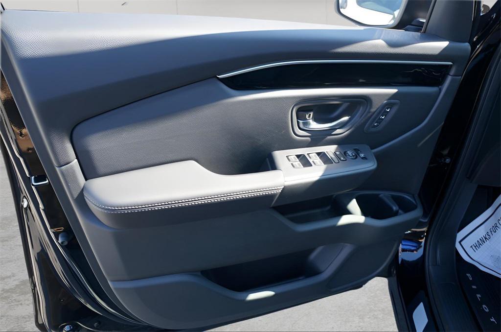 new 2025 Honda Pilot car, priced at $47,825